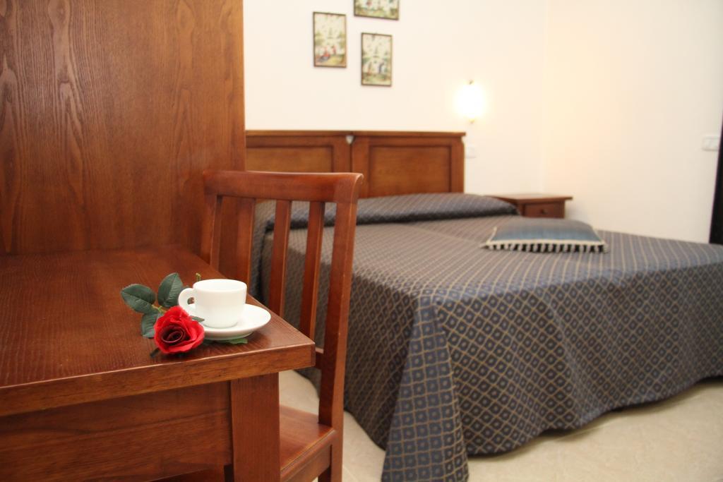 Residence I Due Pini Marina di Grosseto Værelse billede